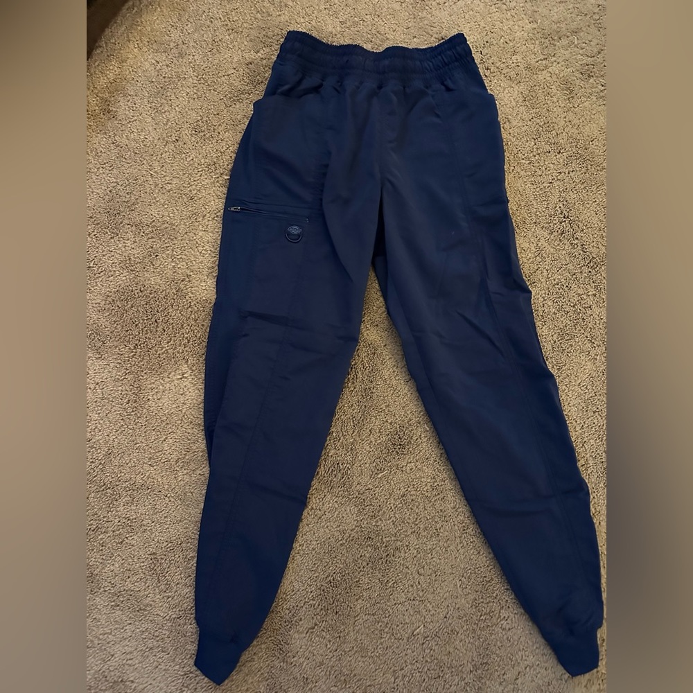 Women’s navy blue jogger scrub pants